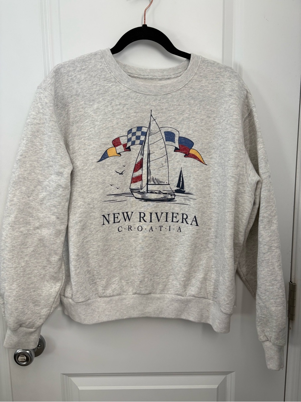 New Riviera Croatia Sailboat Graphic Crewneck Sweatshirt - Gray